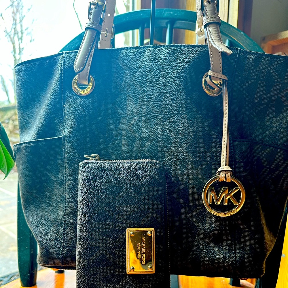 Michael Kors Jet Set Logo Print Signature Tote Handbag with matching wallet